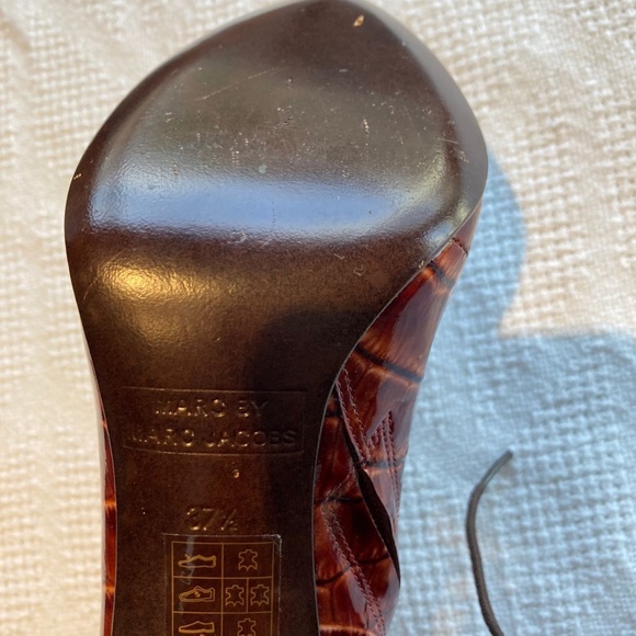 MARC BY MARC JACOBS Patent Leather Printed Pumps - Picture 11 of 11